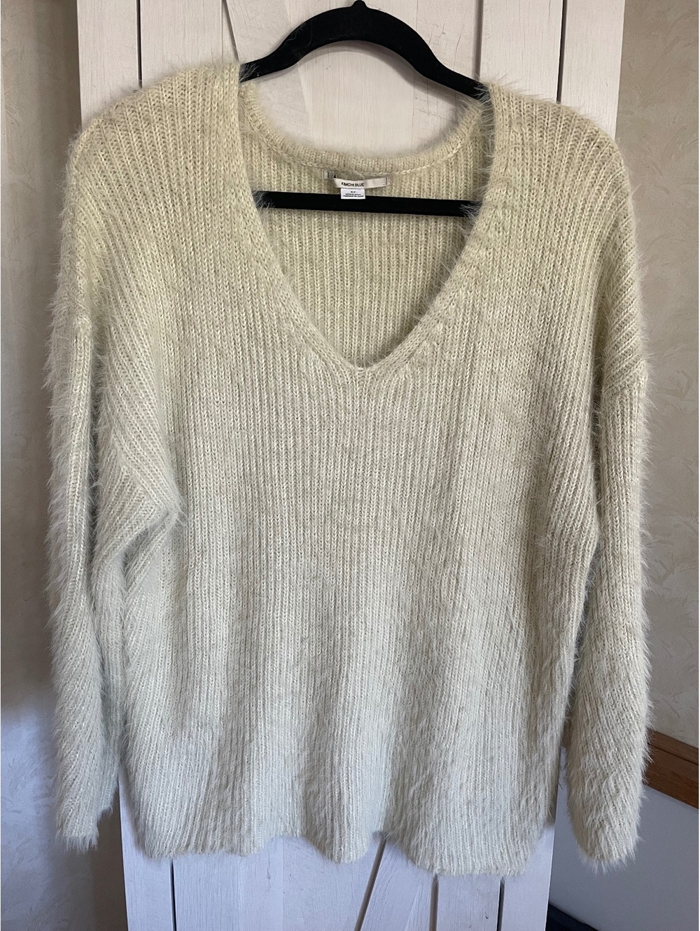 Kimchi Blue Women’s Small Cream Fuzzy Eyelash Knit V-Neck Sweater